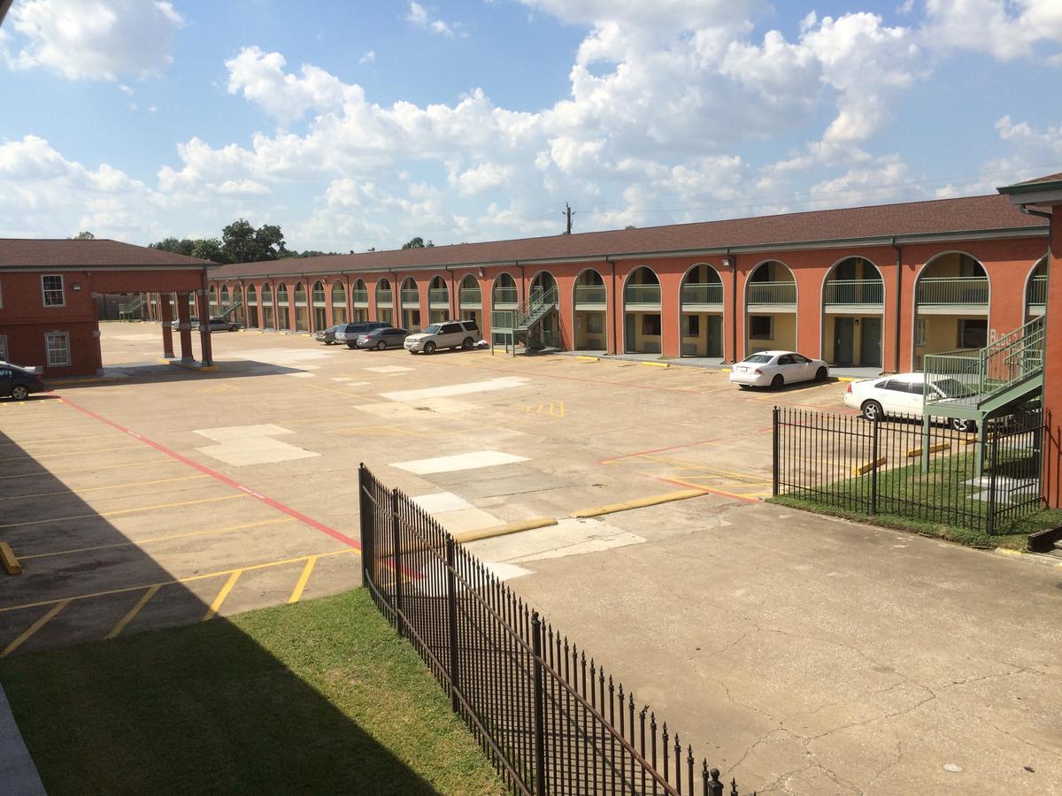 Select Inn And Suites Houston Bagian luar foto