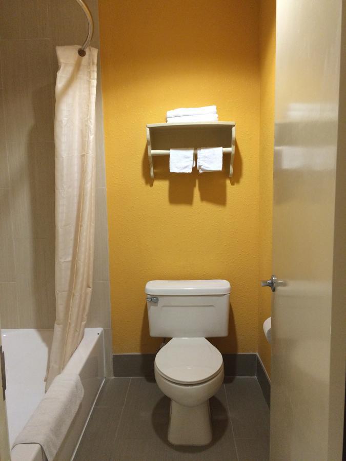 Select Inn And Suites Houston Bagian luar foto